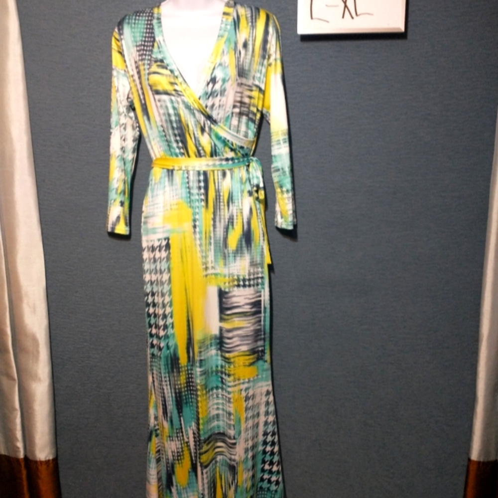 Faux wrap maxi dress. Size lg/xl Like New *I just tried it on fits  like a Large